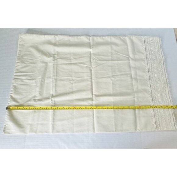 Vintage JC Penney Standard Pillowcase Embroidery Vine Cream Ivory Bed Linen - Picture 10 of 11